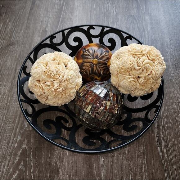 Decorative bowl with ornaments rosettes and‎ glass balls neutral tones - Picture 1 of 9